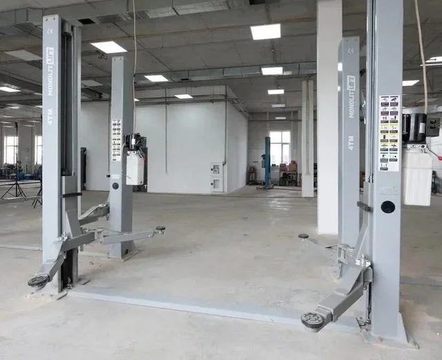 2-х постовой подъемник MONOLIT LIFT 4 TM (220V/50HZ/1PH) комплект