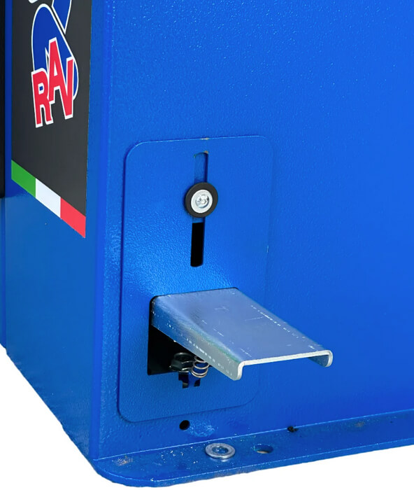 Балансировочный полуавтоматический стенд Ravaglioli G2.140R педаль