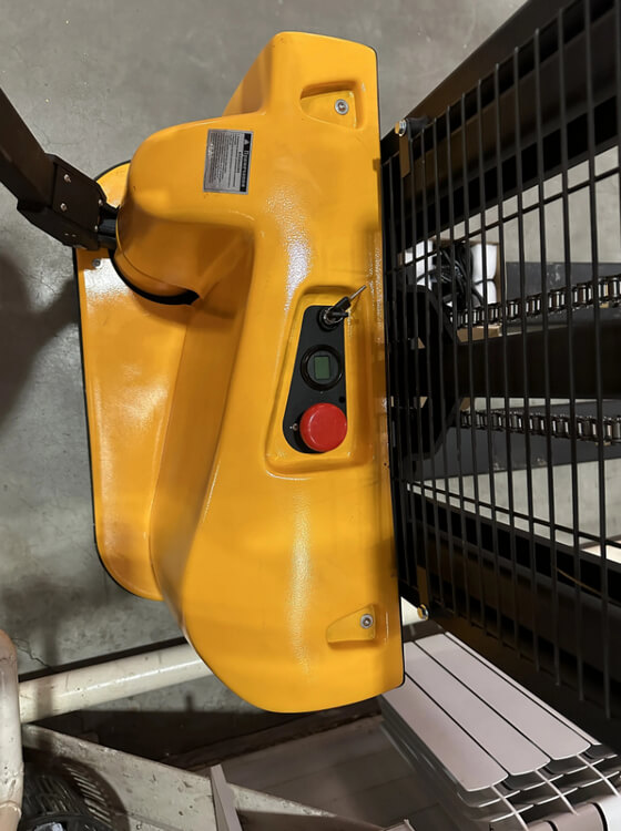 Штабелер электрический самоходный ТОРОНТО NM 1500к панель управления