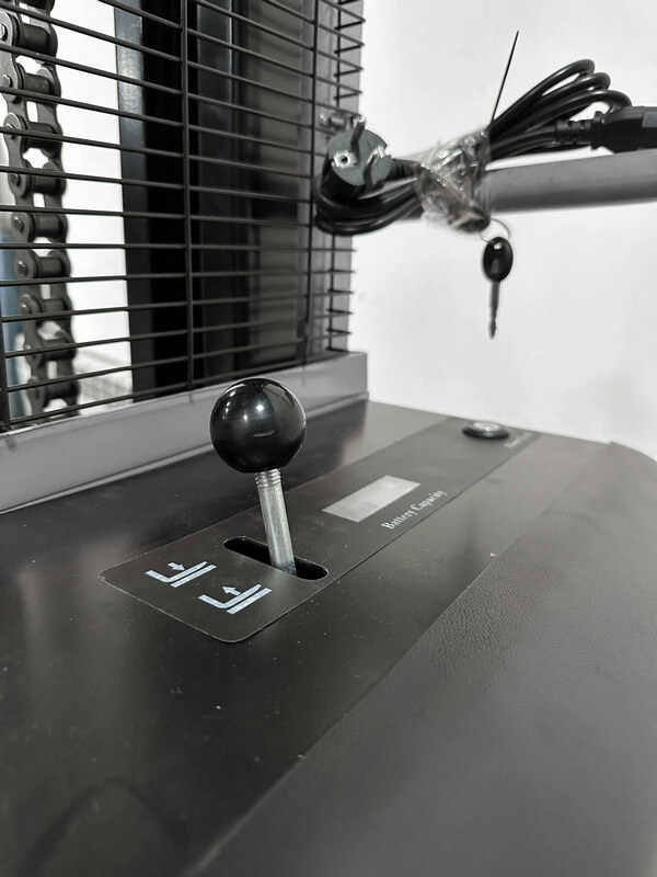 Штабелер гидравлический с электроподъемом РИО 1500кг удобное управление