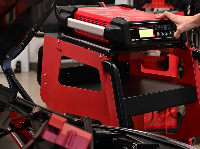 Зарядное устройство PFP-150 в работе