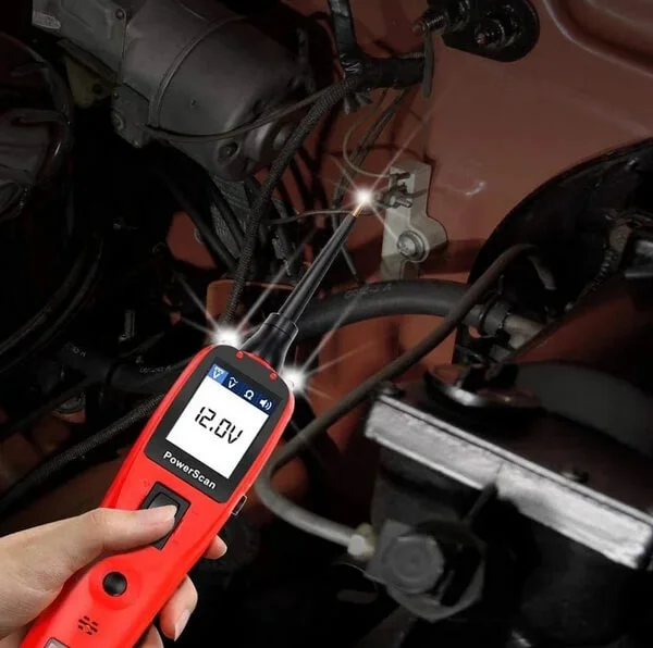 Автомобильный тестер Autel PowerScan PS100 в работе