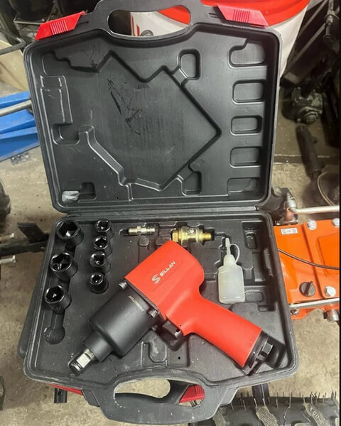 RT-5277K Пневмогайковерт SILLAN ударный 1-2, 1492Нм в кейсе, Уценка, 011223-0002 открытый кейс