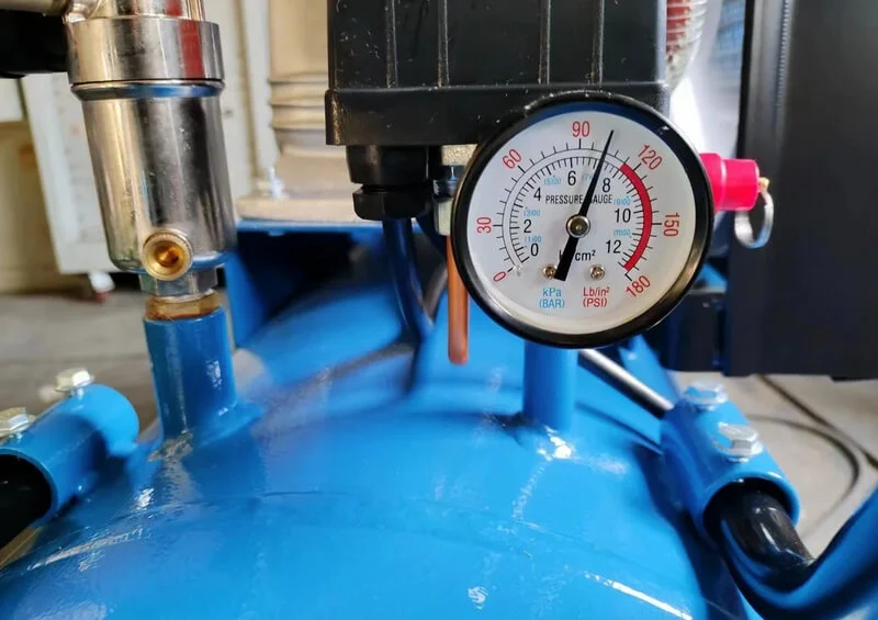 Компрессор воздушный 3065-100 220V-4.0HP манометр
