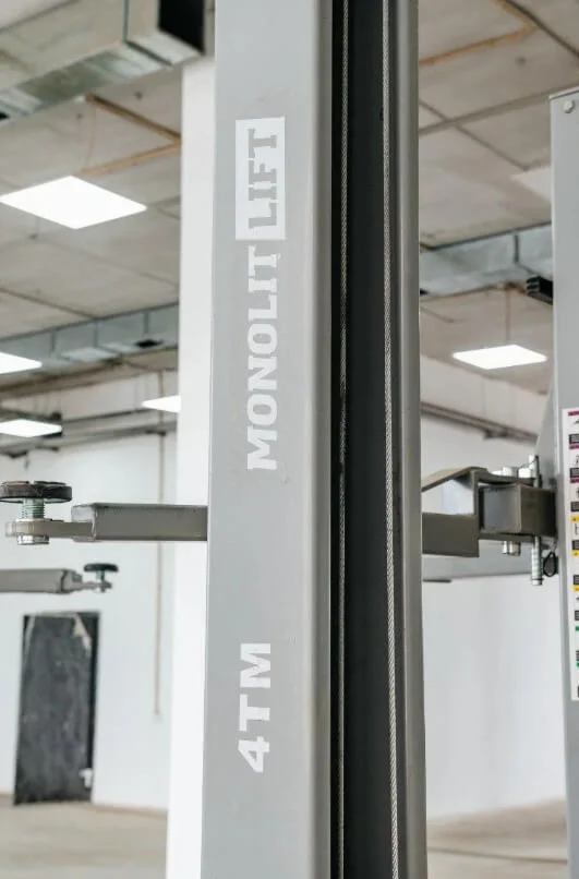 2-х постовой подъемник MONOLIT LIFT 4 TM (220V/50HZ/1PH) комплект