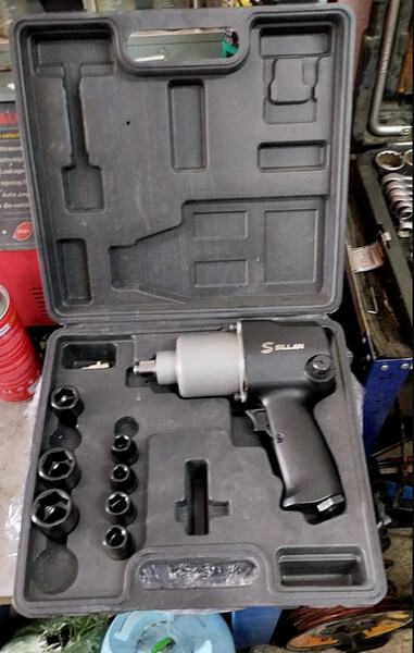 RT-5231K Пневмогайковерт SILLAN  650Нм в открытом кейсе, Уценка 011223-0009